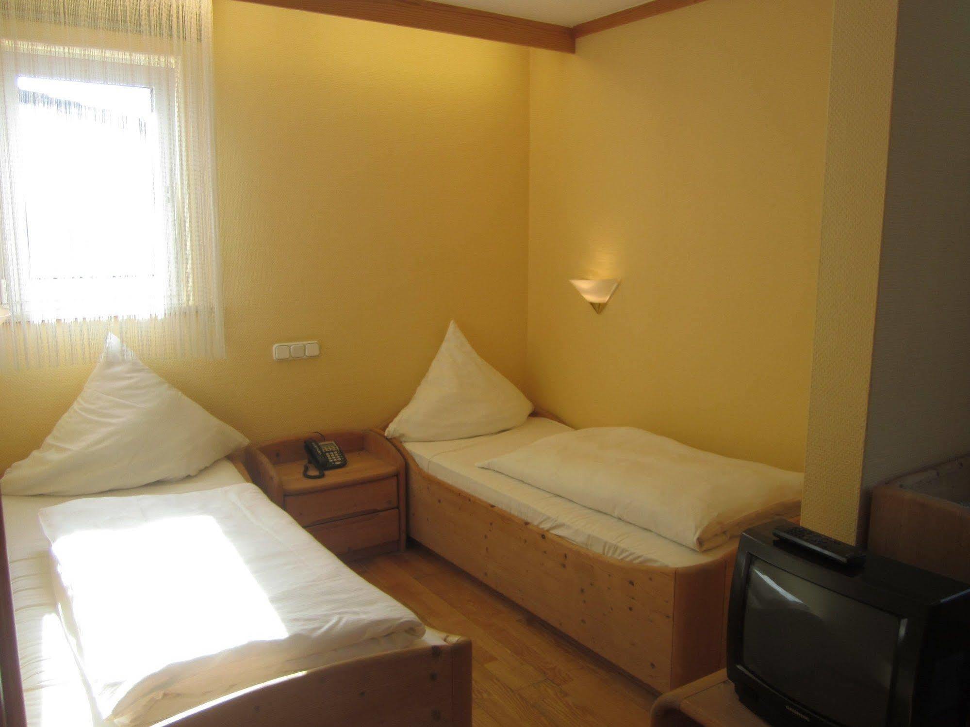 Landgasthof Goldene Rose Grub am Forst Екстериор снимка